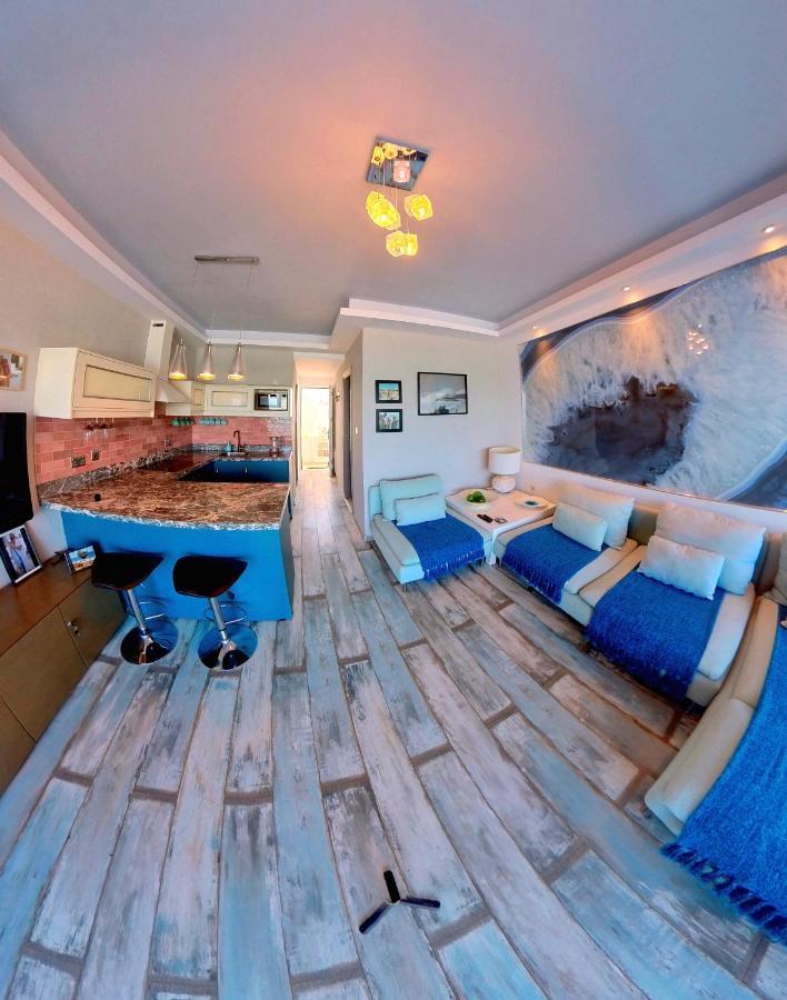 Deluxe Beach Apartment- Sleeps 2 & Private Terrace Haraki Bagian luar foto