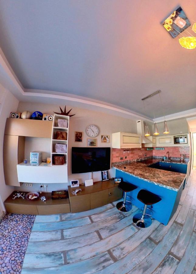 Deluxe Beach Apartment- Sleeps 2 & Private Terrace Haraki Bagian luar foto
